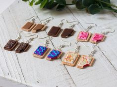 Different variations of pop tarts handmade out of polymer clay. On a stainless steel hook with a silicone backing. Silly Earrings, Crazy Earrings, Pop Tart, Weird Jewelry, Miniature Food Jewelry, Food Earrings, Polymer Clay Jewelry Diy, Funky Earrings, Food Jewelry