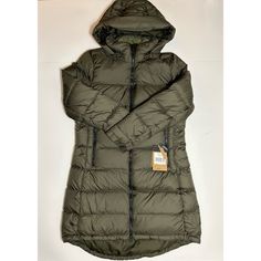 The North Face Metropolis Parka 3 Coat **Price Is Firm** No Offers, Ty! Brand New With Tags A Long, Quilted Parka Zips From The Neck To The Knees To Surround The Body In Cozy Warmth. This Warm 550-Fill Down Coat Protects Your Upper Body, Hips And Thighs From Exposure To The Elements. Size Xs, S, M, L, Or Xl Measurements While Laying Flat: Xs: Armpit To Armpit - 18"; Front Shoulder To Bottom Hem - 35" (The Back Is A Few Inches Longer) S: Armpit To Armpit - 20"; Front Shoulder To Bottom Hem - 35" North Face Metropolis Parka, Quilted Parka, Heavy Coat, Down Coat, Women's Coats & Jackets, North Face Women, North Face Jacket, Metropolis, Jacket Style