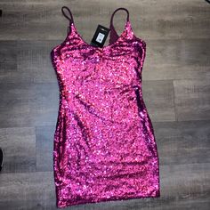 Fashion Nova Pink Glitter Dress Size Large Perfect For Your Next Party! Pink Glitter Dress, Tie Up Dress, Black And Silver Dress, Lace Burgundy Dress, White Lace Mini Dress, Dresses Fashion Nova, 90's Fashion, Rainbow Dress, Glitter Dress