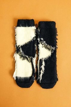 These plush, cozy crew socks are great for cooler weather! Fuzzy inside, they will make you think you're walking in the clouds. Size: + OSFA, W 7-10 Created by Tailored Union. Adventure Gifts, Comfy Socks, Black Peach, Toe Socks, Cozy Gift, Client Gifts, Black Socks, Kids Art Prints, Foodie Gifts