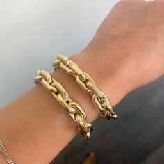 This Italian handcrafted chain link bracelet is completely composed of 14K solid gold and is uniquely made with a semi-hollow interior for comfortable everyday wear that will not dent. This bracelet is available in different length options. NOTE: Due to the thickness of these links we would strongly recommend that you increase the desired bracelet length by 1/2" for a comfortable fit. Total Length: your choice of 7, 7.5, 8, 8.5 or 9 inches Link Dimensions: approximately 10.5mm (W) x 17mm (L) x 4 Gold Oval Cable Chain Bracelet, Gold Chunky Chain Oval Jewelry, Gold Jewelry With Chunky Chain And Oval Shape, Gold Jewelry With Chunky Chain In Oval Shape, Gold Oval Jewelry With Chunky Chain, Oval Chunky Chain Jewelry Gift, Oval Chunky Chain Jewelry For Gift, Elegant Oval Chain Bracelet With Chunky Chain, Gift Yellow Gold Bracelet With Chunky Chain