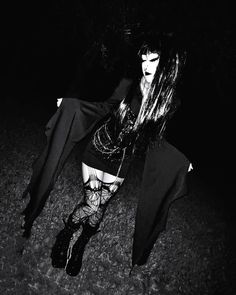 Goth Poses Photography, Goth Poses, Goth Photoshoot, Trad Goth Aesthetic, Trad Goth, Trad Goth Fashion, Trad Goth Outfits, Dark Gothic Fashion, Goth Outfit Inspo