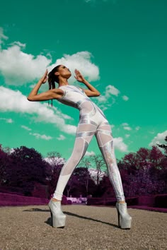 Space Fashion Futuristic, Futuristic Stage, White Catsuit, Futuristic Photoshoot, Space Costumes, White Spandex, Space Fashion, Space Outfit, Night Club Outfits