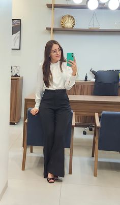 Work Oufit, Wide Leg Outfits, Wide Leg Jeans Outfit Summer, Bored Drawing, Wide Leg Jeans Outfits, Patch Pocket Jeans, Office Wear Outfit, Women Street Style, Wide Leg Outfit