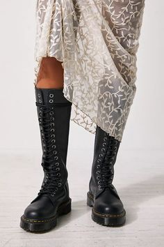 Dr Martens 1b60, Dr Martens Bex, Boots Boho, Black Knee Boots, Platform Chelsea Boots, Boho Boots, Comfy Boot, Boho Hippie Chic, Vegan Boots