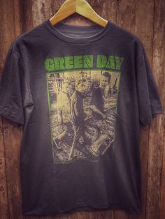 GREEN DAY 100% Cotton New Vintage Band T Shirt (Front View) - Vintage Band Shirts Green Day T Shirt, Green Day Shirt, Vintage Band Shirts, Neo Grunge, Vintage Band T Shirts, Tokyo Street Fashion, Shirt Business, Le Happy, Band T Shirts