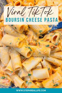 Boursin cheese pasta baked Baked Boursin Cheese, Boursin Cheese Pasta, Baked Boursin, Boursin Recipes, Cheese Pasta Bake, Cheese Pasta Recipes, Chicken Fajita Casserole, Boursin Cheese, Buttered Noodles