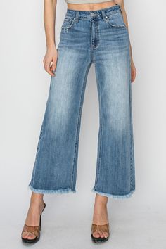 Cropped Wide Leg Jeans, Effortless Outfit, Comfortable Jeans, Casual Tee, High Jeans, Jeans Denim, Cropped Jeans, Wide Leg Jeans, Leg Jeans