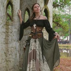 Rennisance Faire Costumes Celtic, Ren Faire Tavern Wench, Medival Outfits Woman Witch, Fairy Witch Aesthetic Outfit, Ren Fest Outfits Diy, Ren Faire Forest Witch, Rennisance Faire Costumes Witch, Ren Faire Viking Woman, Green Ren Faire Outfit