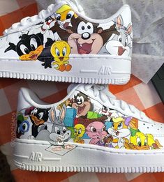 Custom Air Force 1 Ideas, Trendy Trainers, Painting Shoes, Anime Wedding, Baby Looney Tunes, Custom Painted Shoes, Painted Sneakers