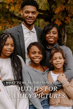 the cover of what to wear for family photos, featuring an image of three adults and two children