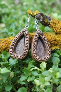 Wooden teardrop earrings carved in beech wood,material used for the finishing:linseed oil. All items are carved in beech wood,I pay special attention to the smallest details so that the final product is as detailed as possible regardless of the size. The time required to complete an item is between 1 and 2 days depending on the model.  Closure: ear wire. Total size (ear wire included) approximately 2.16"/5.5cm in length , tear size 1.37x0.78"/3.5x2cm. This item can be made at any size, for custo Handmade Teardrop Natural Wood Jewelry, Handmade Natural Wood Teardrop Jewelry, Wooden Teardrop Earrings As Gift, Wooden Teardrop Earrings For Gift, Teardrop Wooden Earrings For Gifts, Teardrop Wood Earrings For Gifts, Brown Teardrop Wood Jewelry, Teardrop Wood Jewelry Gift, Wooden Teardrop Earrings