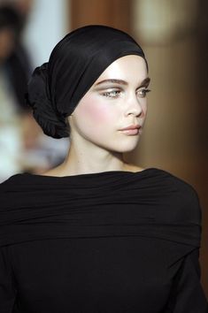 Black Turban, Turban Style, Hair Cover, Make Makeup, Hair Wraps, Christian Lacroix, Bad Hair Day, Turbans