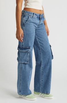 Side cargo pockets give you ample space on these faded wide-leg jeans that give you definite retro vibes. 29 1/2" inseam; 24" leg opening; 10" front rise; 14 1/2" back rise (size 29) Zip fly with button closure Side cargo pockets 100% cotton Machine wash, tumble dry Imported Baggy Pocket Jeans, Baggy Jeans With Pockets, Side Pocket Jeans, Taylor Swift Casual, Jeans With Pockets, Modest Dresses Casual, Trendy Outfits For Teens, Denim Day, Pocket Jeans