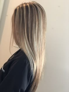 Blonde Hair Streaks Highlights, Chunky Highlights 2023, Chunky Brown Lowlights In Blonde Hair, Chunky Highlights On Dark Blonde Hair, Balayage Chunky Highlights, Highlights For Mousy Blonde Hair, Chunky Ashy Highlights, Light Chunky Highlights, Medium Chunky Highlights