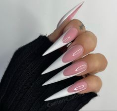 French Tip Stiletto Nails, Long Sharp Nails, Pointy Nails, Acrylic Toe Nails, Swarovski Nails, Glow Nails, Y2k Nails, Glamorous Nails