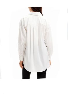 A long-sleeve shirt with big lettering , illustrations and messages on the front. Shirt collar Long sleeves Button fastening Livaeco viscose Denim Sweater, Mode Online, Knit Jacket, Poplin Fabric, Shirt Collar, Oversized Shirt, White Shirt, Women Collection, Jumpsuit Dress