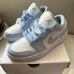 Nike Shoes Wide, Nike Air Dunks Low, Nike Shoes Women Sneakers, Custom Air Force 1 Women, Quince Sneakers Blue, Shoes For 6th Grade, Cinderella Quinceanera Shoes, Nike Shoes Cute, Jordans Shoes Aesthetic