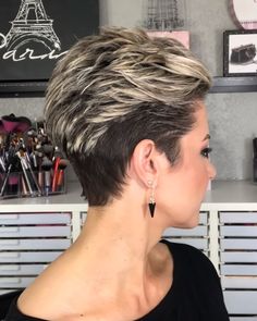 Chic Short Haircuts, Funky Short Hair, Short Haircut Styles