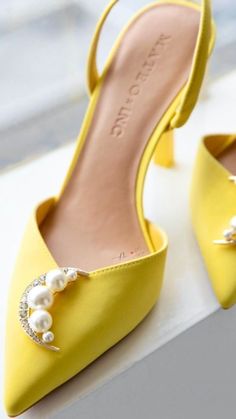 Shoe Hacks, Yellow Pumps, Shoes Hack, Shoe Inspiration