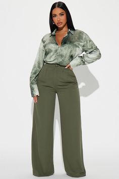 Fashion Nova Business Outfits, Olive Green Work Outfit, Button Down Shirt Outfit Work, Olive Outfits For Women, Olive Green Pants Outfit, Green Outfits For Women, Stylish Business Outfits, Fashion Assistant, Plus Size Baddie Outfits