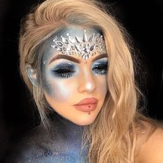 Makeup Looks With Gems, Makeup With Gems, Fairy Halloween Makeup, Festival Face Gems, Gem Makeup, Coachella Makeup, Festival Makeup Glitter, Under Eye Makeup