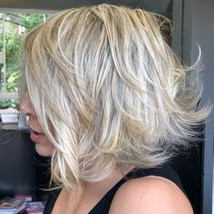 Hair Cuts 2020, Medium Length Haircuts For Women, Silver White Hair, Medium Length Haircuts, Stacked Haircuts, Messy Bob Hairstyles, Sophisticated Hairstyles, Textured Haircut, Hair Issues