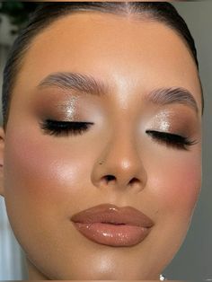 Soft Glam Makeup Eye Shadow, Satin Dress Makeup, Bridal Makeup Glitter, Soft Glam Eyeshadow Looks, Champagne Makeup Look, Client Makeup, Sparkly Makeup, Metallic Eyeshadow, Eye Looks