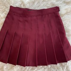 Burgundy/Dark Red Tennis Skirt Sold Out Size Small New Never Worn Very Fashionable And Cute! Red Skirts Aesthetic, Dark Red Skirt, Red Tennis Skirt, Wine Red Skirt, Gryffindor Uniform, Outfits Dr, American Apparel Tennis Skirt, Maroon Skirt, Skirt Aesthetic