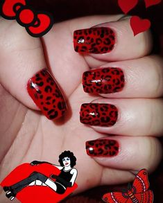 Emo Short Nail Designs, Emo Heart Nails, Nail Ideas Goth Short, Short Nail Patterns, Nail Painting Ideas For Short Nails, 2000s Nails Acrylic Y2k Short, Saw Inspired Nails, Scene Acrylic Nails, Short Nail Ideas Halloween