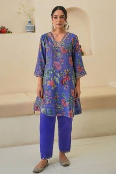 Buy Purple Tissue Print Floral V Neck Fiza Short Kurta Pant Set For Women by Pita Nila Online at Aza Fashions. Hand Embroidered Dupatta, Kurta Pant Set, Embroidered Kurti, Short Kurta, Embroidery Detailing, Blossom Print, Embroidered Dupatta, Kurta With Pants, Fashion App