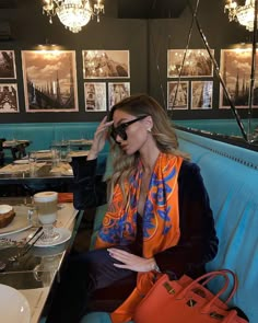 Best Fashion Outfits, Silk Scarf Style, Luxury Lifestyle Fashion, Mommy Outfits, Luxury Lifestyle Women, Scarf Outfit, Scarf Style, Hermes Scarf, Classy Style