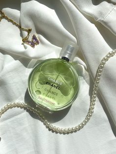 Green Perfume Aesthetic, Green Chanel Perfume, Chanel Chance Eau Fraiche, Green Perfume, Perfume Photography, Perfume Body Spray, Chanel Perfume, Photography Portraits