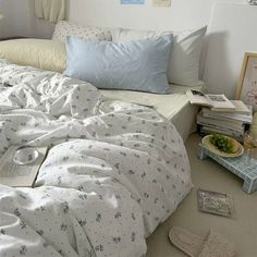 tiny light blue color flowers pattern print cotton bedding set aesthetic bedroom decor roomtery Cottagecore Aesthetic Room Decor, E Girl Room, Light Academia Cottagecore, Sala Vintage, Vintage Bedding Set, Pastel Bedding, Cottagecore Room, Cotton Bedding Set, Yellow Room