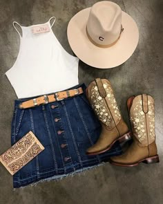 Western Skirt Outfits, Jaripeo Outfits, Vaquera Outfits, Cowgirl Boots Outfit, Cute Cowgirl Outfits, Country Outfit, Cowgirl Style Outfits, Cowgirl Dresses, Cute Cowgirl