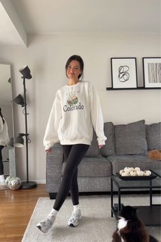 Crewneck Sweatshirt And Leggings Outfit, White Sneakers And Leggings Outfit, Crew Neck Sweatshirt Outfit Leggings, White Sweatshirt And Leggings Outfit, Comfy Fall Outfits Work, Leggings Jumper Outfit, Casual College Outfits Leggings, Jumpers And Leggings Outfit, Black Leggings Comfy Outfit