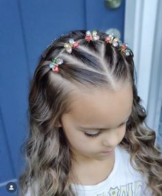 Thanksgiving Toddler Hairstyles, Elementary Picture Day Hairstyles, 1st Grade Hairstyles, Kids Half Up Half Down Hair, Christmas Hair Ideas For Kids, Bun Hairstyles For Kids, Kindergarten Hairstyles Girl, Easy Toddler Hairstyles Short, Hairstyles For Curly Hair Kids