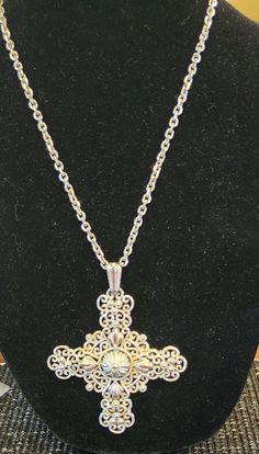 Antique Jewelry Necklace, Vintage Crown, Crown Trifari, Cross Design, Cross Designs, Vintage Jewels, Spring Rings, Vintage Charms, Vintage Watches