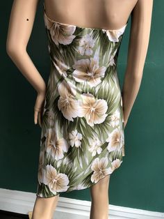 "Women's M Polyester stretch 36\" bust 28\" waist 38\" hips 31\" length Super cute vintage Y2K floral Hawaiian print mini dress with gathers at the sides, so flattering. It would look great worn with some espadrilles. In excellent vintage condition with no noticeable flaws" Tropical Floral Print Mini Dress, Fitted Tropical Mini Dress With Floral Print, Fitted Tropical Floral Print Mini Dress, Dress With Gathers, Pleats Dress, Hibiscus Print, Hawaiian Hibiscus, Bodice Dress, Hawaiian Print