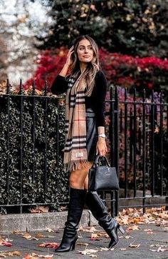 Lydia Elise Millen, Look Office, Burberry Scarf, Moda Chic, Black White Red, Boots Outfit, Look Fashion, Chic Outfits, Winter Outfits