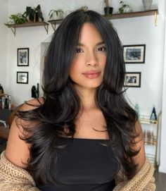 21 Straight Layered Hair Ideas For Extra Volume And Bounce Butterfly Haircuts, Black Hair Wigs, Wispy Hair, Straight Layered Hair, Straight Hair Cuts, Hairstyle Tutorials, Long Layered Haircuts, Bridal Hairstyle, Long Black Hair