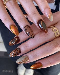 Get ready for the cozy vibes of early fall with these gorgeous nail designs! 🍂🍁 From warm neutrals to bold pops of color, these nails will have you feeling all the autumn feels. #EarlyFallNails #CozyVibes #AutumnFeels #NailInspo #FallMani #NailGoals #SeasonalNails #NailArt #FallColors #PumpkinSpiceEverything Butterfly Wings Nails, Unique Fall Nail Designs, Fall Nail Inspired, Elegant Nails Black, Light Brown Nails, Butterfly Nails Design, Sleek Nails, Black Nails With Gold, Nail Art Papillon