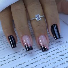 Black Tips With Design, Black Nails Inspo Elegant, Unghie Sfumate, Pink Nail, Fancy Nails, Nail Arts, Nail Accessories