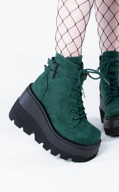 Demonia SHAKER-52 Emerald Faux Suede Boots | Gothic Shoes Australia Emerald Shoes Wedding, Dark Green Platform Boots, Emerald Green Boots, Light Green Boots, Green Goth Outfit, Hunter Green Shoes, Dark Green Clothes, Platform Boots Aesthetic, Festival Sneakers