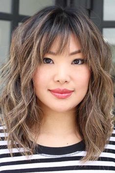 Ladies who don’t know how shag haircut can freshen up their style should read it till the end! Stylish and trendy ideas are here to update your cut. Hairstyles For Adults, Bronde Balayage, Modern Haircuts, Shag Hairstyles, Shag Haircut, Curly Hair With Bangs, Haircuts With Bangs