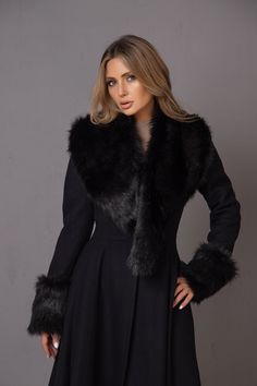 Coat With Fur Collar And Cuffs, Black Fur Coat Outfit Classy, Black Fur Coat Outfit, Fluffy Jacket Outfit, Ladies Long Coat, Jacket Inspiration, Jacket With Fur Collar, Coat Accessories, Fur Coat Outfit