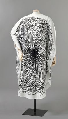 Graphic textile dress, Finland, 1964-65, by Vuokko Nurmesniemi for Vuokko Oy. Fashion Collection Inspiration, Creative Textiles, Monochrome Fashion, Original Fashion, Works Of Art, Fashion History, Fashion Details