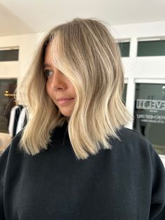 Balayage Blonde Hair Short, Platinum Blonde Hair With Lowlights Bob, Dimensional Short Blonde Hair, Summer Blonde Hair Balayage Ombre, Blended Blonde With Money Piece, Soft Blonde Balayage Short Hair, Blonde Medium Short Hair, Creamy Blonde Short Hair, Partial Vs Full Highlights Blonde