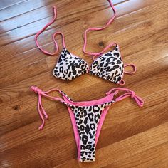 Nwot Junior's Leopard Print Bikini, Size S. Black And White With Pink Lining And Trim. Bottoms Tie At The Hips And Top Ties At The Neck And Back. Top Has Removable Pads. (#004) Pretty Swimsuits, Chic Swimsuit, Pink Leopard Print, Confident Woman, Pink Leopard, Black Swimsuit, Relationship Tips, Womens Swim, Pink Ladies