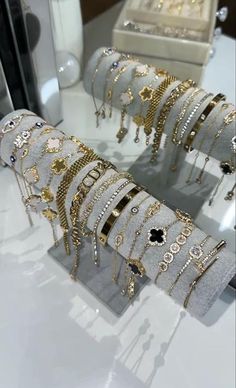 Preppy Jewelry, Smink Inspiration, Wrist Jewelry, Jewelry Fashion Trends, Classy Jewelry